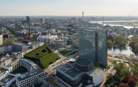 Harmincezer növény borítja egy düsseldorfi irodaház homlokzatát – fotók